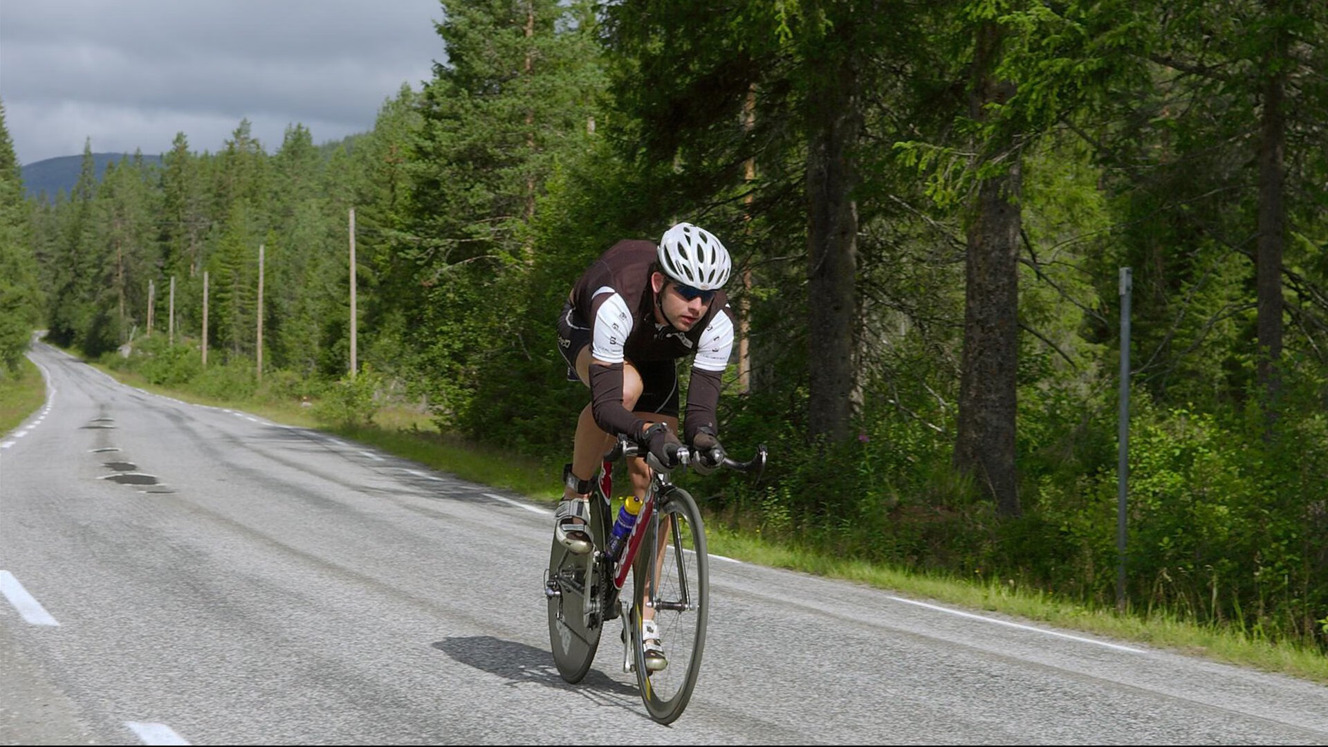 哥伦比亚马术协会与国际马术联合会合作，举办国际马术交流活动，促进技术交流。